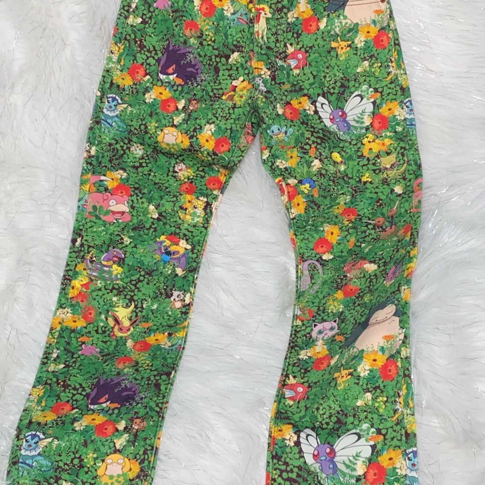 🔥POKéMON LEVI STRAUSS JEANS🔥 - Picture 3 of 15